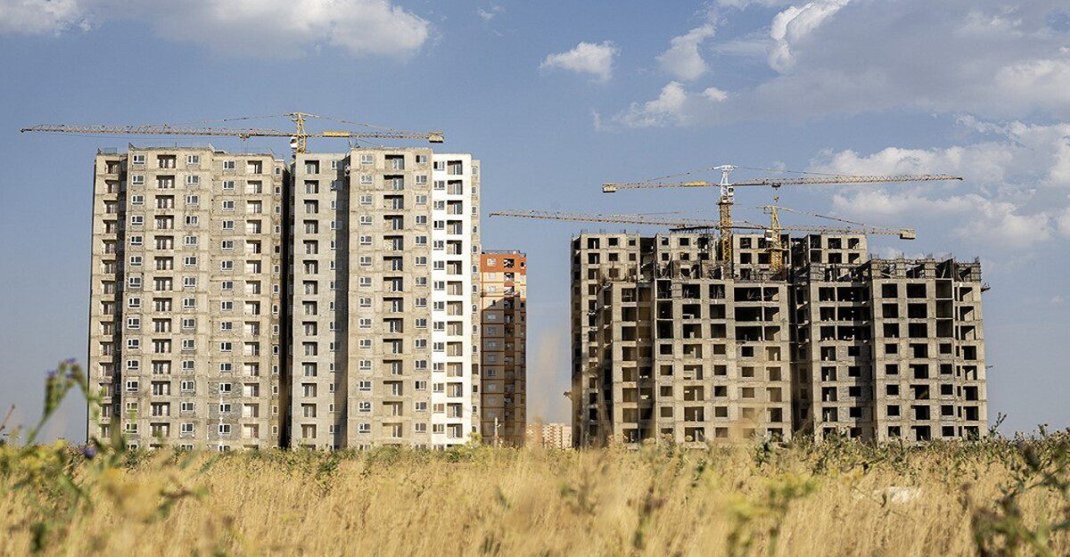 ۲۱۵ هزار واحد مسکونی شهری نهضت ملی توسط بنیاد مسکن در حال ساخت است
