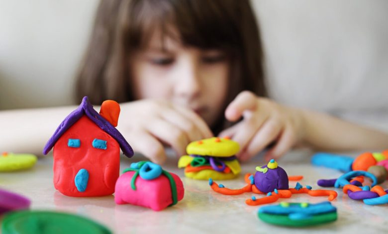 خمیربازی؛ از بازی‌های خلاقانه برای کودکان