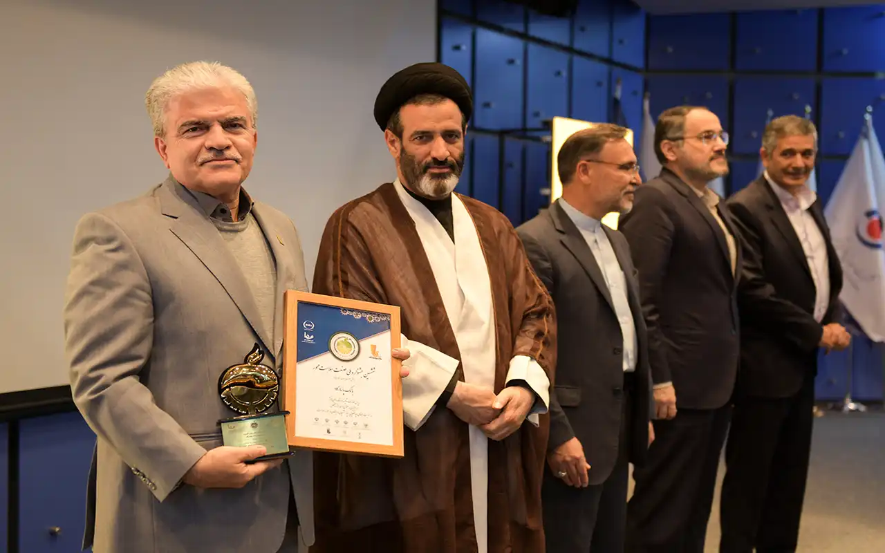 تندیس زرین «جشنواره ملی صنعت سلامت محور»