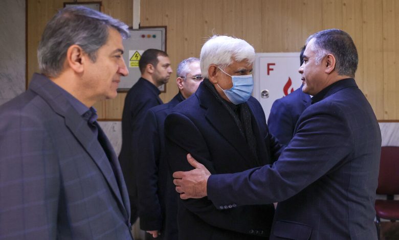 حضور معاون اول رئیسجمهوری در تشییع پیکر برادر وزیر نفت