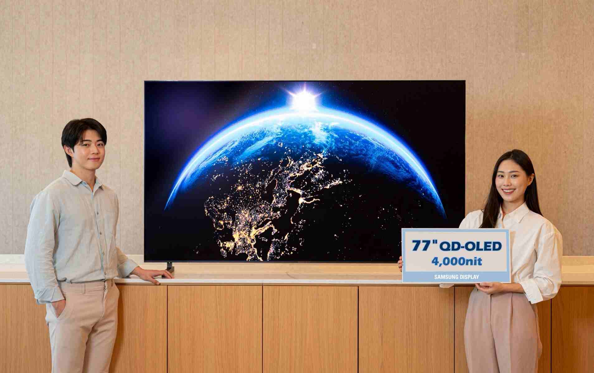 csm Samsung 4000 nits TV c8ea20b35f - جهش سامسونگ در نمایشگرها: پنل‌های 4000 نیتی، رول‌شونده و تاشو