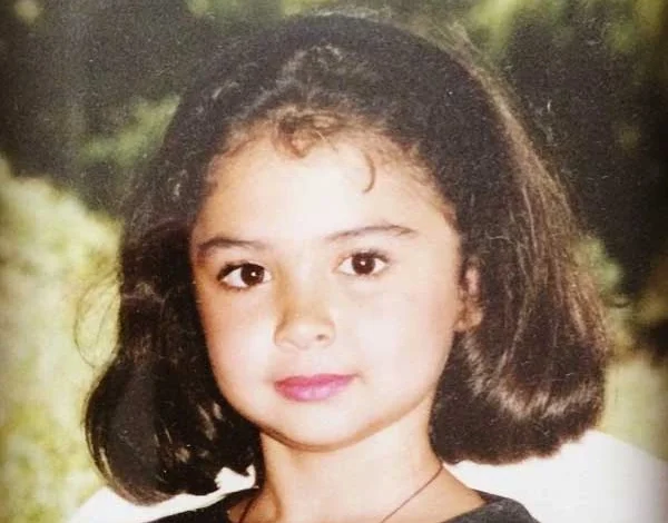 کودکی نیلوفر هوشمند