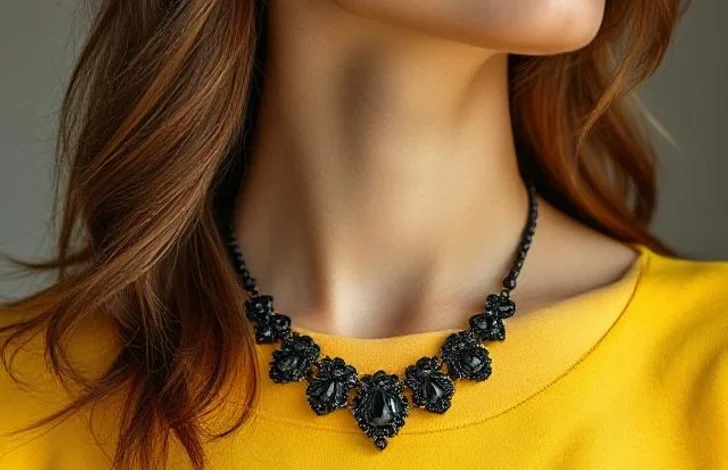 گردنبند مناسب برای یقه قایقی