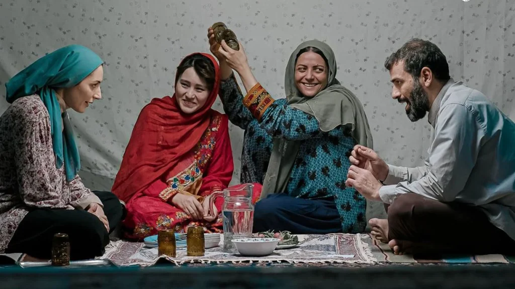 صحنه ای از فیلم لولی با بازی نرگس هزاره