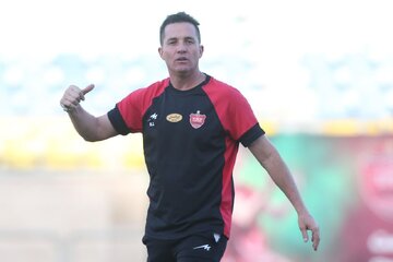 چرا اوسمار با پرسپولیس مذاکره نمیکند؟/ سرخپوشان در آب نمک!