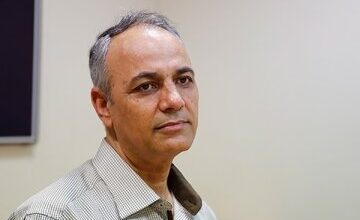 احساس شرمندگی زیدآبادی به خاطر تشویق جوانان به مهاجرت نکردن از کشور