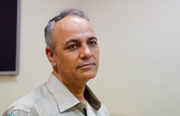 احساس شرمندگی زیدآبادی به خاطر تشویق جوانان به مهاجرت نکردن از کشور