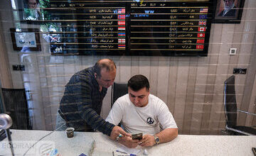 پیش‌بینی تغییر عجیب قیمت طلا در روزهای آینده/ قیمت دلار تا پایان سال به این عدد می‌رسد