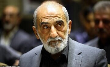 حمله حسین شریعتمداری به پزشکیان به روش تکراری خودش: مشاورانت نفوذی و جاسوس اند