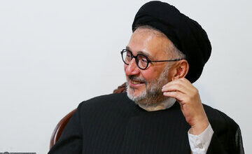 ابطحی: ظریف باید بابت این کابینه عذرخواهی کند