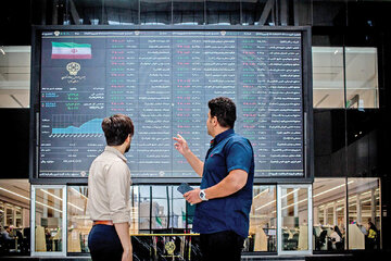 گزارش بازار سرمایه امروز ۱۰ آبان۱۴۰۴/ سهامداران آخرین وضعیت بورس را بخوانند