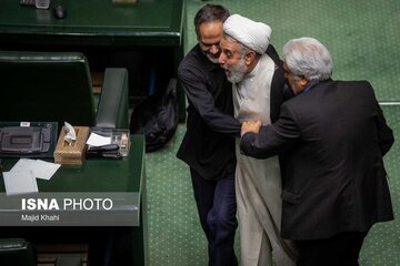 تصویر متفاوت ذوالنوری در صحن علنی مجلس خبرساز شد + عکس