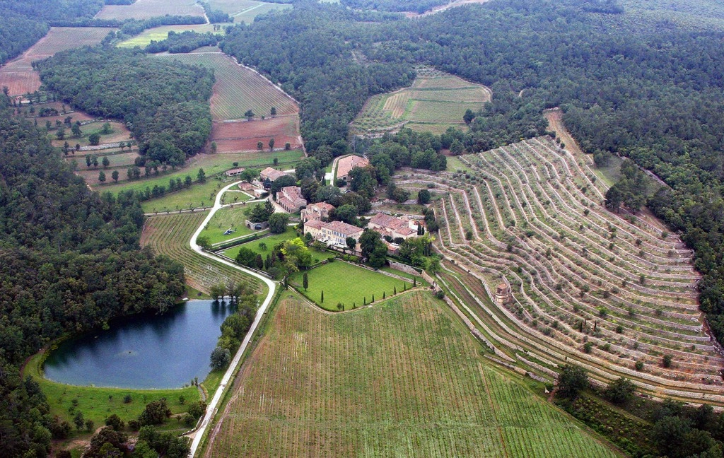 تاکستان آنجلینا جولی و برد پیت