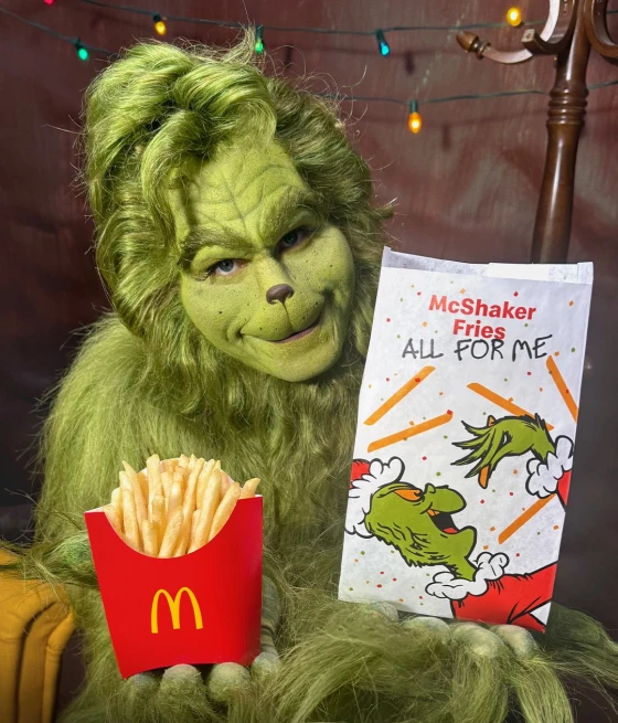 سفارش جنجالی مکدونالدز با تم گرینچ؛ از صفهای طولانی تا اعتراض کارکنان mcdonalds grinch meal mcshaker fries eb 251119 151f90 - سفارش جنجالی مکدونالدز با تم گرینچ؛ از صفهای طولانی تا اعتراض کارکنان