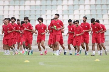 عکس | رحمتی و مهدوی‌کیا تماشاگر برد امیدهای ایران