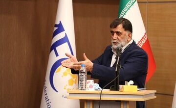 مصطفی آجرلو: قلعهنویی هم برای مستطیل سبز و هم حواشی مسئول است