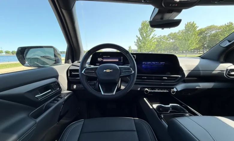 silverado ev cockpit - معمای «سیلورادو EV»؛ وقتی یک پیکاپ آمریکاییِ بی‌نقص، کسی را برای خرید ندارد!