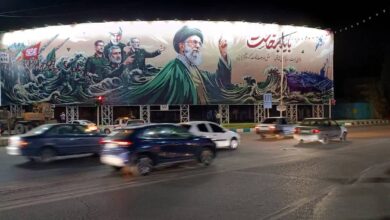 بیلبورد «باید برخاست»