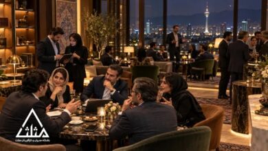 جمعی از مدیران و کارآفرینان ایرانی در فضای باشگاه مدیران، در حال گفت_وگو، تبادل تجربه و شبکه_سازی حرفه_ای در گروه_های کوچک